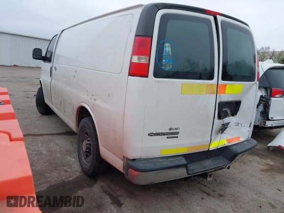 ✅ 2014 Chevrolet Express Cargo • VIN: 1GCWGFCB1E1113057 • Lot: 41913600. Wystawiony na IAAI z przebiegiem 196 605 mil. Bezpłatny archiwum sprzedaży aukcyjnych z USA i szczegółowy raport historii pojazdu na DreamBid. Zdjęcie 3.