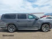 ✅ 2024 Jeep Wagoneer Series II • VIN: 1C4SJSBP1RS101609 • Lot: 42531631. Wystawiony na IAAI z przebiegiem 53 432 mil. Bezpłatny archiwum sprzedaży aukcyjnych z USA i szczegółowy raport historii pojazdu na DreamBid. Zdjęcie 13.