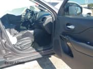 ✅ 2020 Jeep Cherokee Latitude Plus • VIN: 1C4PJMLB7LD537879 • Lot: 43376889. Wystawiony na IAAI z przebiegiem 44 051 mil. Bezpłatny archiwum sprzedaży aukcyjnych z USA i szczegółowy raport historii pojazdu na DreamBid. Zdjęcie 5.