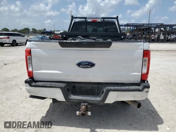 ✅ 2019 Ford F-250 XL • VIN: 1FT7W2A69KEF09831 • Лот: 62739975. Опубликован ранее на Copart с пробегом 134 406 миль. Бесплатный доступ к архиву аукционных продаж из США и подробный отчёт об истории автомобиля на DreamBid. Изображение 6.