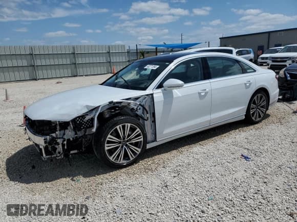 ✅ 2023 Audi A8 • VIN: WAULDAF84PN010660 • Lot: 48271394. Wystawiony na Copart z przebiegiem 3 003 mil. Bezpłatny archiwum sprzedaży aukcyjnych z USA i szczegółowy raport historii pojazdu na DreamBid. Zdjęcie 1.