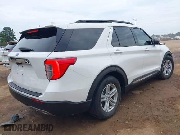 ✅ 2022 Ford Explorer XLT • VIN: 1FMSK7DH0NGA34445 • Lot: 40194896. Wystawiony na IAAI z przebiegiem 21 625 mil. Bezpłatny archiwum sprzedaży aukcyjnych z USA i szczegółowy raport historii pojazdu na DreamBid. Zdjęcie 4.