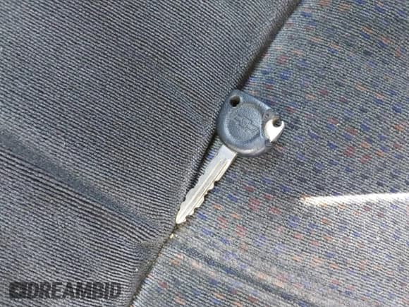 ✅ 2001 Chevrolet Blazer LT • VIN: 1GNDT13W412135669 • Lot: 41794757. Wystawiony na IAAI z przebiegiem 302 780 mil. Bezpłatny archiwum sprzedaży aukcyjnych z USA i szczegółowy raport historii pojazdu na DreamBid. Zdjęcie 11.