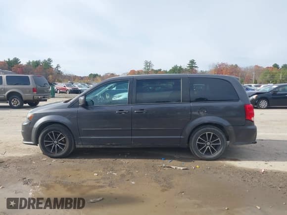 ✅ 2017 Dodge Grand Caravan SXT • VIN: 2C4RDGCG1HR726335 • Lot: 43658621. Listed on IAAI with 229,574 mi. Free auction sales archive from the USA and detailed vehicle history report at DreamBid. Image 14.