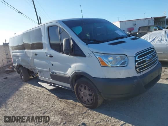 ✅ 2017 Ford Transit XL • VIN: 1FBZX2ZM5HKA20740 • Lot: 41144911. Wystawiony na IAAI z przebiegiem 201 936 mil. Bezpłatny archiwum sprzedaży aukcyjnych z USA i szczegółowy raport historii pojazdu na DreamBid. Zdjęcie 1.