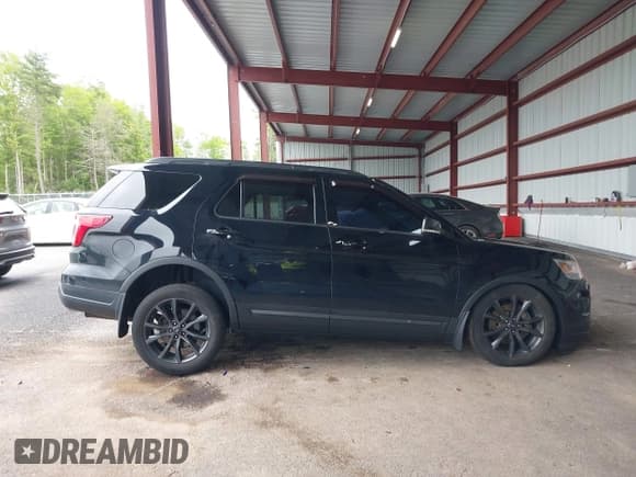 ✅ 2018 Ford Explorer XLT • VIN: 1FM5K8D83JGA74998 • Lot: 42381364. Wystawiony na IAAI z przebiegiem 100 789 mil. Bezpłatny archiwum sprzedaży aukcyjnych z USA i szczegółowy raport historii pojazdu na DreamBid. Zdjęcie 13.