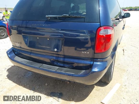 ✅ 2006 Dodge Caravan SXT • VIN: 1D4GP45R36B738254 • Lot: 42240166. Wystawiony na IAAI z przebiegiem 196 521 mil. Bezpłatny archiwum sprzedaży aukcyjnych z USA i szczegółowy raport historii pojazdu na DreamBid. Zdjęcie 6.