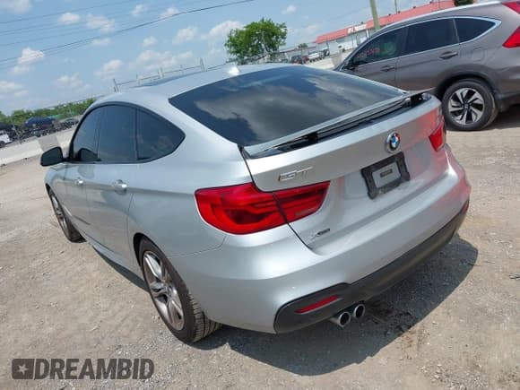 ✅ 2018 BMW 3 Series 330i xDrive • VIN: WBA8Z9C54JG828210 • Lot: 42468521. Wystawiony na IAAI z przebiegiem 72 741 mil. Bezpłatny archiwum sprzedaży aukcyjnych z USA i szczegółowy raport historii pojazdu na DreamBid. Zdjęcie 3.