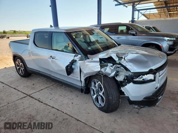 ✅ 2024 Rivian R1T Adventure • VIN: 7FCTGCAA1RN030233 • Lot: 60171405. Listed on Copart with 10,069 mi. Free auction sales archive from the USA and detailed vehicle history report at DreamBid. Image 4.