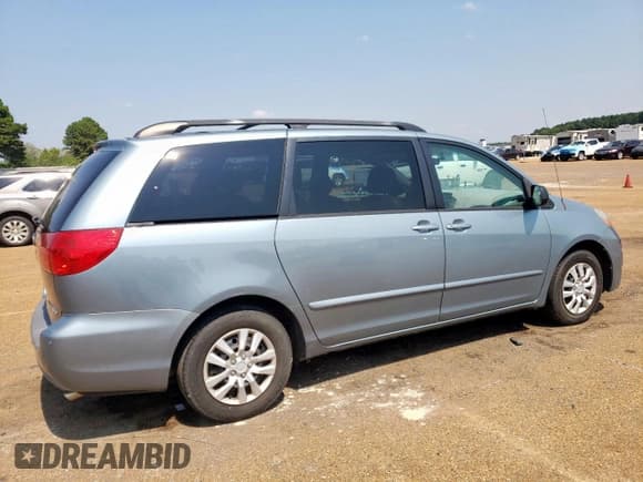 ✅ 2008 Toyota Sienna LE • VIN: 5TDZK23C58S105788 • Lot: 70319525. Wystawiony na Copart z przebiegiem 244 218 mil. Bezpłatny archiwum sprzedaży aukcyjnych z USA i szczegółowy raport historii pojazdu na DreamBid. Zdjęcie 3.