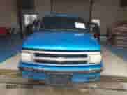 1995 Chevrolet Blazer z VIN 1GNCS13W8S2114825, wystawiony jako IAAI lot #41771021 z przebiegiem 233 239 mil mil oraz . Historia ofert i sprzedaży dostępna na DreamBid. Obrazek 6.