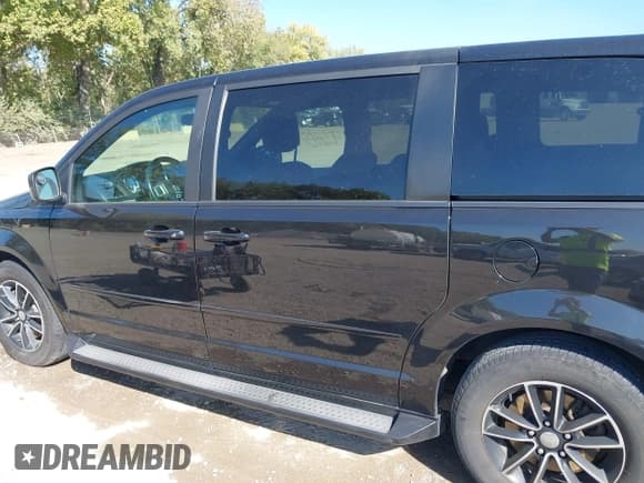 ✅ 2015 Dodge Grand Caravan SXT • VIN: 2C4RDGCGXFR651213 • Lot: 43407544. Wystawiony na IAAI z przebiegiem 121 747 mil. Bezpłatny archiwum sprzedaży aukcyjnych z USA i szczegółowy raport historii pojazdu na DreamBid. Zdjęcie 14.