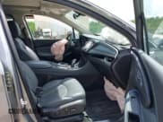 ✅ 2020 Buick Envision Essence • VIN: LRBFXCSA7LD149966 • Lot: 42213772. Wystawiony na IAAI z przebiegiem 83 976 mil. Bezpłatny archiwum sprzedaży aukcyjnych z USA i szczegółowy raport historii pojazdu na DreamBid. Zdjęcie 5.