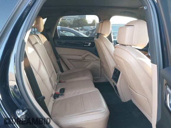 ✅ 2019 Porsche Cayenne • VIN: WP1AA2AY6KDA04386 • Lot: 43791919. Listed on IAAI with 110,695 mi. Free auction sales archive from the USA and detailed vehicle history report at DreamBid. Image 8.