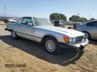 ✅ 1977 Mercedes-Benz 400 • VIN: 10704412039061 • Лот: 73062804. Опубликован ранее на Copart с пробегом 221 386 миль. Бесплатный доступ к архиву аукционных продаж из США и подробный отчёт об истории автомобиля на DreamBid. Изображение 4.
