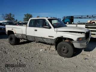 1995 Dodge 3500 z VIN 3B7MF33C8SM159162, wystawiony jako Copart lot #73484924 z przebiegiem 229 630 mil mil oraz Szkoda całkowita • Salvage title. Historia ofert i sprzedaży dostępna na DreamBid. Obrazek 4.