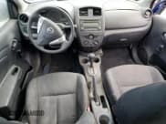 ✅ 2017 Nissan Versa S Plus • VIN: 3N1CN7AP6HL870937 • Lot: 71804564. Wystawiony na Copart z przebiegiem Nie podano. Bezpłatny archiwum sprzedaży aukcyjnych z USA i szczegółowy raport historii pojazdu na DreamBid. Zdjęcie 8.