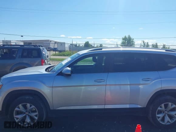 ✅ 2018 Volkswagen Atlas SE • VIN: 1V2KR2CA9JC554327 • Lot: 42766225. Wystawiony na IAAI z przebiegiem 157 749 mil. Bezpłatny archiwum sprzedaży aukcyjnych z USA i szczegółowy raport historii pojazdu na DreamBid. Zdjęcie 14.