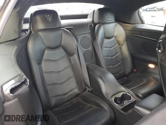 ✅ 2013 Maserati GranTurismo Sport • VIN: ZAM45VMA9D0075168 • Lot: 72382834. Wystawiony na Copart z przebiegiem 38 666 mil. Bezpłatny archiwum sprzedaży aukcyjnych z USA i szczegółowy raport historii pojazdu na DreamBid. Zdjęcie 10.