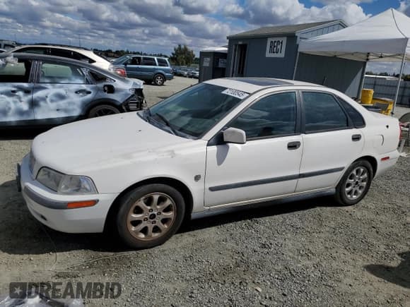 ✅ 2001 Volvo S40 • VIN: YV1VS29551F632494 • Lot: 72100545. Listed on Copart with 193,975 mi. Free auction sales archive from the USA and detailed vehicle history report at DreamBid. Image 1.