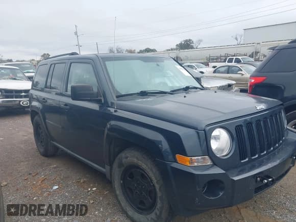 ✅ 2008 Jeep Patriot Sport • VIN: 1J8FT280X8D772794 • Lot: 43594533. Wystawiony na IAAI z przebiegiem 225 908 mil. Bezpłatny archiwum sprzedaży aukcyjnych z USA i szczegółowy raport historii pojazdu na DreamBid. Zdjęcie 1.