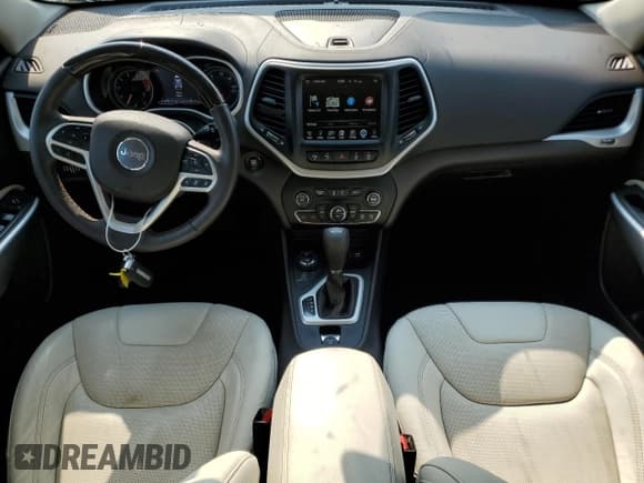 ✅ 2018 Jeep Cherokee Overland • VIN: 1C4PJMJXXJD516231 • Lot: 67133315. Wystawiony na Copart z przebiegiem 30 341 mil. Bezpłatny archiwum sprzedaży aukcyjnych z USA i szczegółowy raport historii pojazdu na DreamBid. Zdjęcie 8.