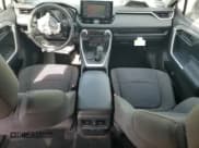 ✅ 2022 Toyota RAV4 Hybrid LE • VIN: JTMLWRFV7ND156720 • Lot: 69023025. Wystawiony na Copart z przebiegiem Nie podano. Bezpłatny archiwum sprzedaży aukcyjnych z USA i szczegółowy raport historii pojazdu na DreamBid. Zdjęcie 8.