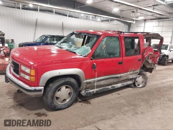 ✅ 1999 GMC Suburban • VIN: 1GKFK16R2XJ759130 • Lot: 40250336. Wystawiony na IAAI z przebiegiem 235 141 mil. Bezpłatny archiwum sprzedaży aukcyjnych z USA i szczegółowy raport historii pojazdu na DreamBid. Zdjęcie 2.