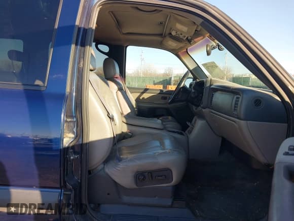 ✅ 2001 Chevrolet Suburban LT • VIN: 3GNGK26U41G215903 • Лот: 41283772. Опубликован ранее на IAAI с пробегом 199 191 миль. Бесплатный доступ к архиву аукционных продаж из США и подробный отчёт об истории автомобиля на DreamBid. Изображение 5.