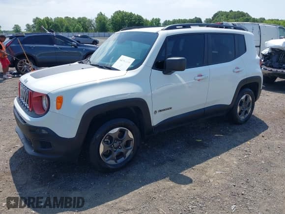 ✅ 2018 Jeep Renegade Sport • VIN: ZACCJBAB3JPH30955 • Lot: 42332330. Wystawiony na IAAI z przebiegiem 146 759 mil. Bezpłatny archiwum sprzedaży aukcyjnych z USA i szczegółowy raport historii pojazdu na DreamBid. Zdjęcie 18.