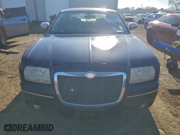 ✅ 2006 Chrysler 300 Touring • VIN: 2C3KA53G16H313532 • Лот: 94595645. Опубликован ранее на Copart с пробегом 114 033 миль. Бесплатный доступ к архиву аукционных продаж из США и подробный отчёт об истории автомобиля на DreamBid. Изображение 5.