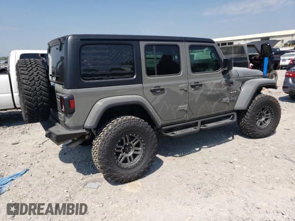 ✅ 2023 Jeep Wrangler Sahara • VIN: 1C4HJXEG3PW571276 • Лот: 59868365. Опубликован ранее на Copart с пробегом 10 916 миль. Бесплатный доступ к архиву аукционных продаж из США и подробный отчёт об истории автомобиля на DreamBid. Изображение 3.