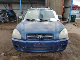 2006 Hyundai Tucson GL z VIN KM8JM72B56U304731, wystawiony jako Copart lot #82592184 z przebiegiem Nie podano mil oraz Czysty tytuł • Clean title. Historia ofert i sprzedaży dostępna na DreamBid. Obrazek 5.