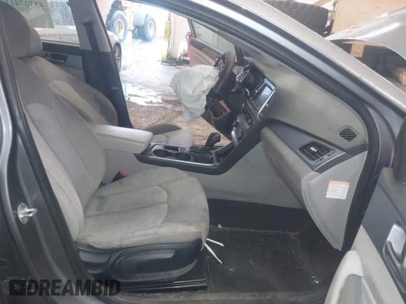 ✅ 2018 Hyundai Sonata SE • VIN: KMHE24L35JA087303 • Lot: 43307411. Listed on IAAI with 126,222 mi. Free auction sales archive from the USA and detailed vehicle history report at DreamBid. Image 5.