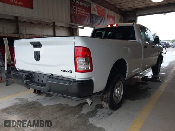 ✅ 2023 Ram 2500 Tradesman • VIN: 3C6UR5HJ0PG610057 • Lot: 42385008. Wystawiony na IAAI z przebiegiem 21 105 mil. Bezpłatny archiwum sprzedaży aukcyjnych z USA i szczegółowy raport historii pojazdu na DreamBid. Zdjęcie 4.