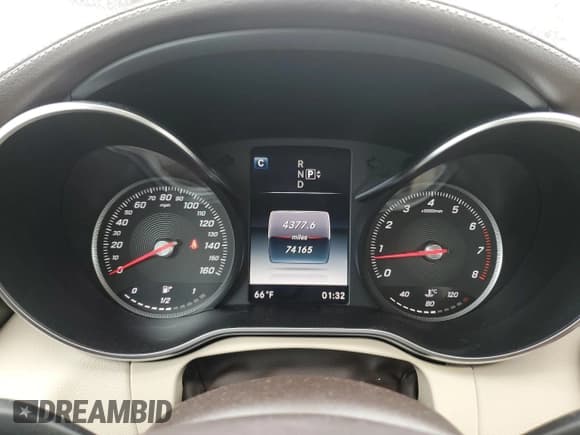 ✅ 2015 Mercedes-Benz C 300 Luxury • VIN: 55SWF4KB6FU011656 • Lot: 92998535. Listed on Copart with 74,165 mi. Free auction sales archive from the USA and detailed vehicle history report at DreamBid. Image 9.