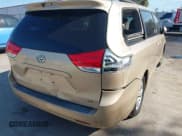 ✅ 2012 Toyota Sienna LE • VIN: 5TDKK3DC5CS228702 • Лот: 43922596. Опубликован ранее на IAAI с пробегом 187 141 миль. Бесплатный доступ к архиву аукционных продаж из США и подробный отчёт об истории автомобиля на DreamBid. Изображение 17.