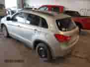 2013 Mitsubishi Outlander LE z VIN 4A4AR5AU1DE024530, wystawiony jako IAAI lot #43578980 z przebiegiem 230 778 mil mil oraz . Historia ofert i sprzedaży dostępna na DreamBid. Obrazek 3.