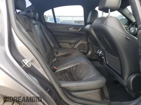 ✅ 2019 Alfa Romeo Giulia Quadrifoglio • VIN: ZARFAMEV4K7599309 • Lot: 69595785. Wystawiony na Copart z przebiegiem 62 184 mil. Bezpłatny archiwum sprzedaży aukcyjnych z USA i szczegółowy raport historii pojazdu na DreamBid. Zdjęcie 10.