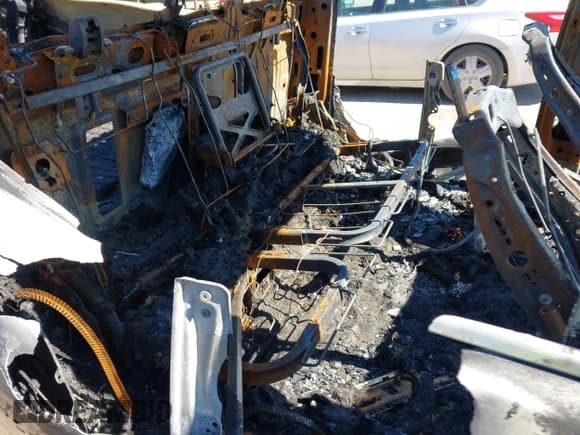 ✅ 2023 GMC Sierra 1500 Denali Ultimate • VIN: 1GTUUHEL7PZ235217 • Лот: 41670662. Опубликован ранее на IAAI с пробегом Не указан. Бесплатный доступ к архиву аукционных продаж из США и подробный отчёт об истории автомобиля на DreamBid. Изображение 8.