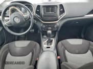 ✅ 2014 Jeep Cherokee Latitude • VIN: 1C4PJMCS0EW272410 • Lot: 92746425. Wystawiony na Copart z przebiegiem 144 519 mil. Bezpłatny archiwum sprzedaży aukcyjnych z USA i szczegółowy raport historii pojazdu na DreamBid. Zdjęcie 8.