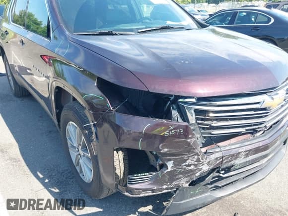 ✅ 2022 Chevrolet Traverse LT • VIN: 1GNEVHKW1NJ123001 • Lot: 42672210. Wystawiony na IAAI z przebiegiem 39 196 mil. Bezpłatny archiwum sprzedaży aukcyjnych z USA i szczegółowy raport historii pojazdu na DreamBid. Zdjęcie 6.