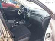 ✅ 2020 Nissan Rogue S • VIN: JN1BJ1CV5LW551743 • Lot: 43375300. Wystawiony na IAAI z przebiegiem 53 955 mil. Bezpłatny archiwum sprzedaży aukcyjnych z USA i szczegółowy raport historii pojazdu na DreamBid. Zdjęcie 5.