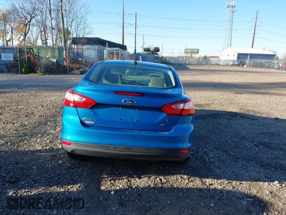 ✅ 2012 Ford Focus SE • VIN: 1FAHP3F2XCL419488 • Лот: 43697170. Опубликован ранее на IAAI с пробегом 123 407 миль. Бесплатный доступ к архиву аукционных продаж из США и подробный отчёт об истории автомобиля на DreamBid. Изображение 17.