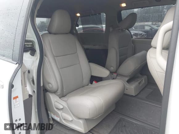 ✅ 2020 Toyota Sienna XLE • VIN: 5TDDZ3DC7LS237745 • Lot: 43686002. Listed on IAAI with 68,751 mi. Free auction sales archive from the USA and detailed vehicle history report at DreamBid. Image 8.