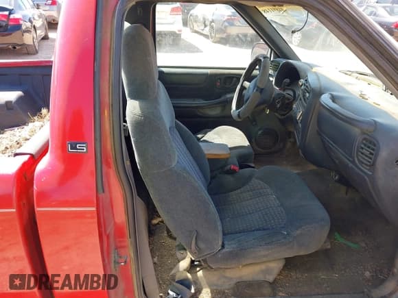 ✅ 1999 Chevrolet S-10 • VIN: 1GCCS14X6X8212451 • Лот: 41891148. Опубликован ранее на IAAI с пробегом Не указан. Бесплатный доступ к архиву аукционных продаж из США и подробный отчёт об истории автомобиля на DreamBid. Изображение 5.