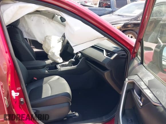 ✅ 2024 Toyota RAV4 XLE Premium • VIN: 2T3C1RFV8RW355704 • Lot: 42029928. Listed on IAAI with 2,919 mi. Free auction sales archive from the USA and detailed vehicle history report at DreamBid. Image 5.