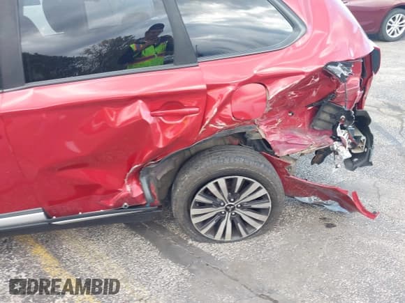 ✅ 2019 Mitsubishi Outlander ES • VIN: JA4AZ3A32KZ011711 • Lot: 43532455. Listed on IAAI with 106,043 mi. Free auction sales archive from the USA and detailed vehicle history report at DreamBid. Image 6.