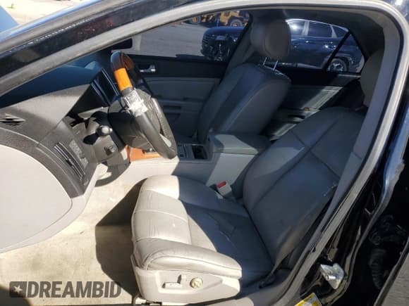 ✅ 2011 Cadillac STS RWD • VIN: 1G6DW6ED9B0145882 • Lot: 92283475. Wystawiony na Copart z przebiegiem 177 439 mil. Bezpłatny archiwum sprzedaży aukcyjnych z USA i szczegółowy raport historii pojazdu na DreamBid. Zdjęcie 7.