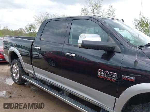 ✅ 2018 Ram 2500 Laramie • VIN: 3C6UR5FJXJG212364 • Lot: 42102428. Wystawiony na IAAI z przebiegiem 61 973 mil. Bezpłatny archiwum sprzedaży aukcyjnych z USA i szczegółowy raport historii pojazdu na DreamBid. Zdjęcie 14.